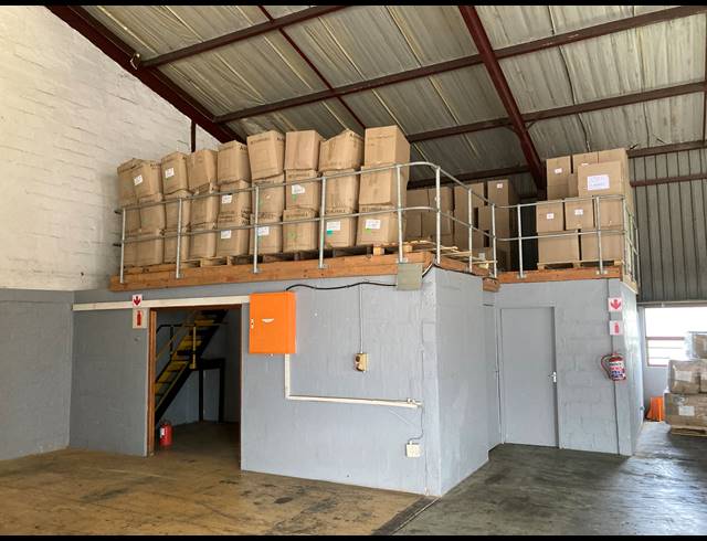 1,010M² WAREHOUSE TO LET IN MAXMEAD